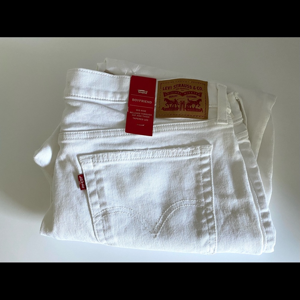 Levi’s Women’s Boyfriend Unrolled Jeans, Little White Lies, Size 33 (US 16) NWT